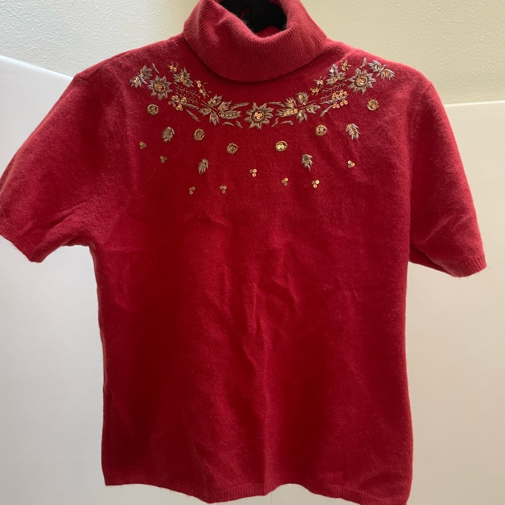 No stains or holes lambswool sweater